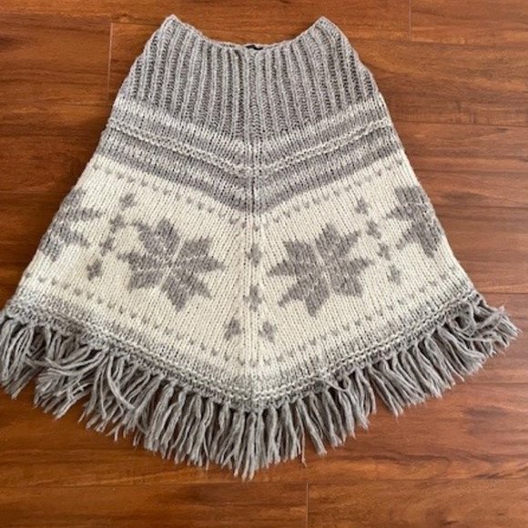 BCBG Maxazria Wool Blend Knit Poncho w Fringe - Picture 5 of 7